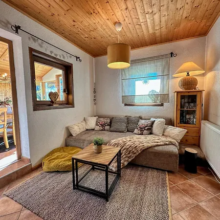 Sunny Ula, Close To Brunnachbahn アパート *