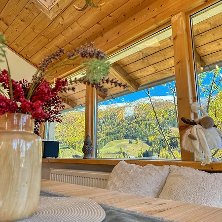 Sunny Ula, Close To Brunnachbahn アパート